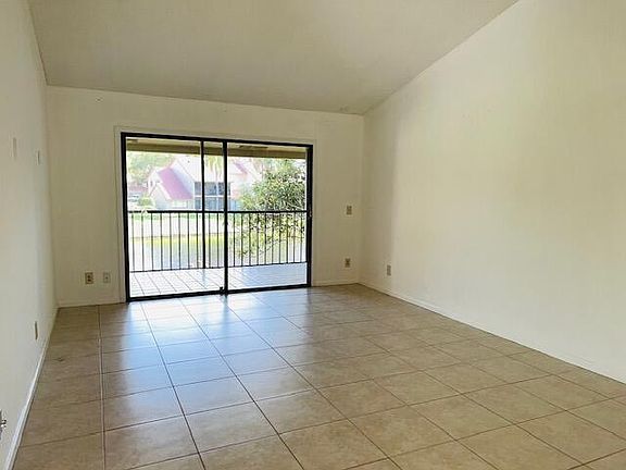 5th image of 5621 Coach House Cir