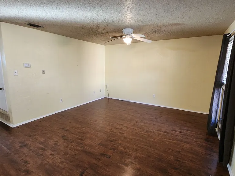 208 N Vanderveer St #4 — Photo 6