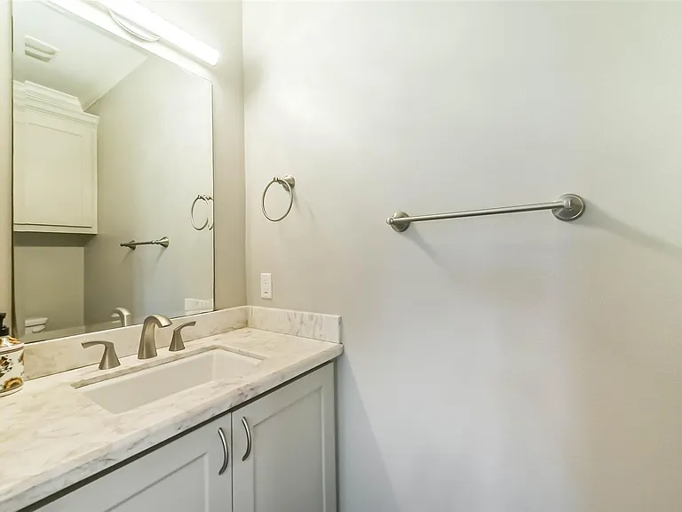 1317 Chantilly Ln — Photo 28