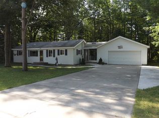 109 McDonald Dr, Houghton Lake, MI 48629