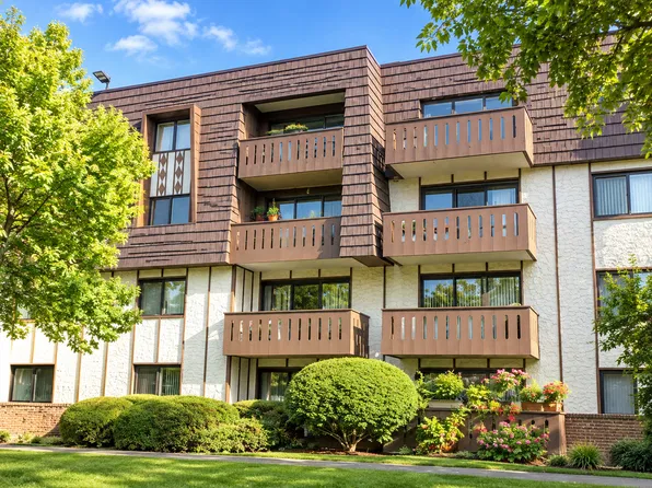13200 W Heiden Cir Unit 2302, Lake Bluff, IL 60044