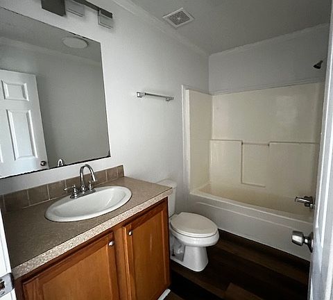 5th image of 2521 Michigan Ave