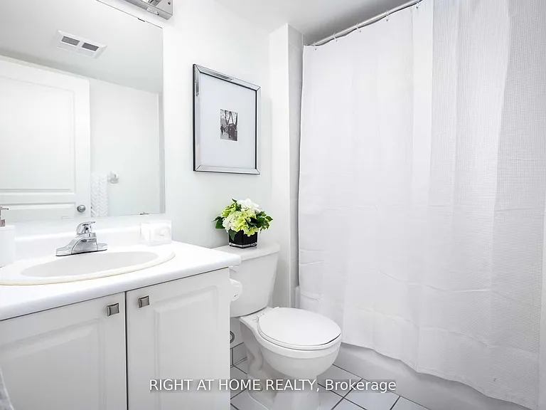 1797 Queen St E #409 — Photo 8