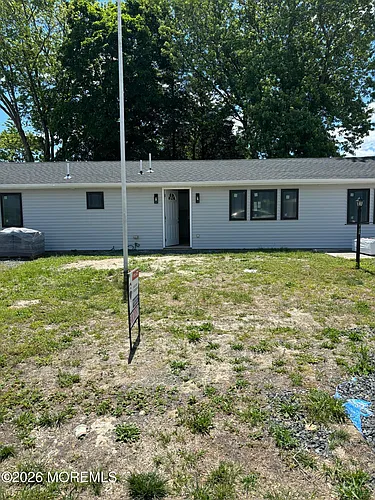 14 Skippers Blvd Photo 1
