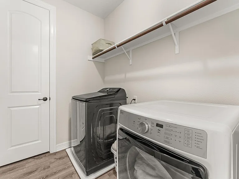 319 Lombardia Dr #21B — Photo 25