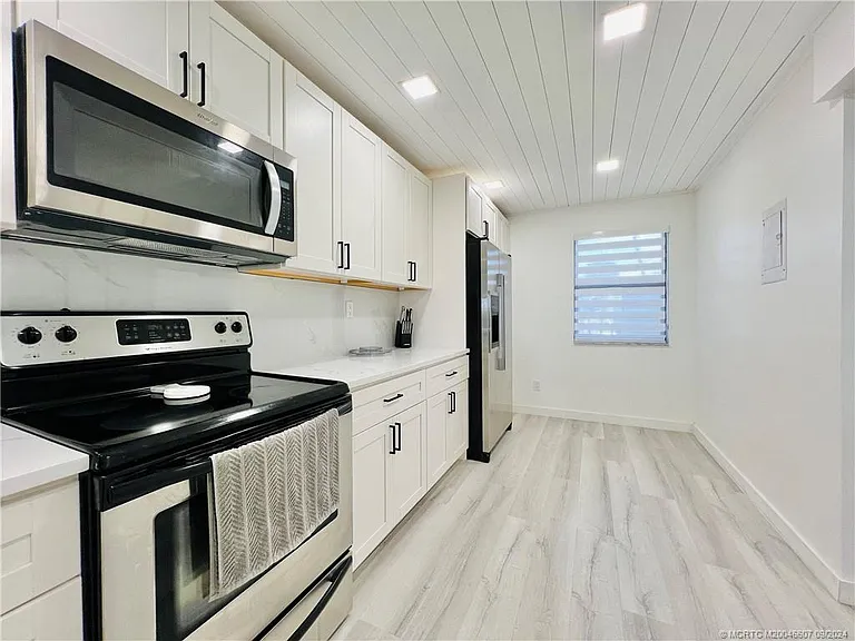 10044 S Ocean Dr #205 — Photo 7