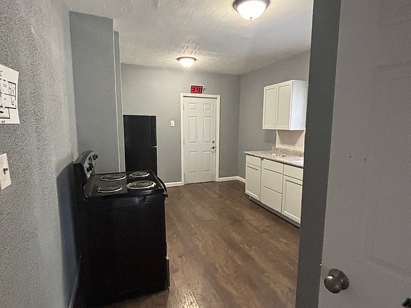 3rd image of 2138 Elsmere Ave #2138