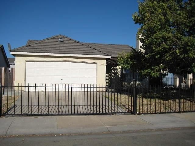 1st image of 2410 Laguna Ct