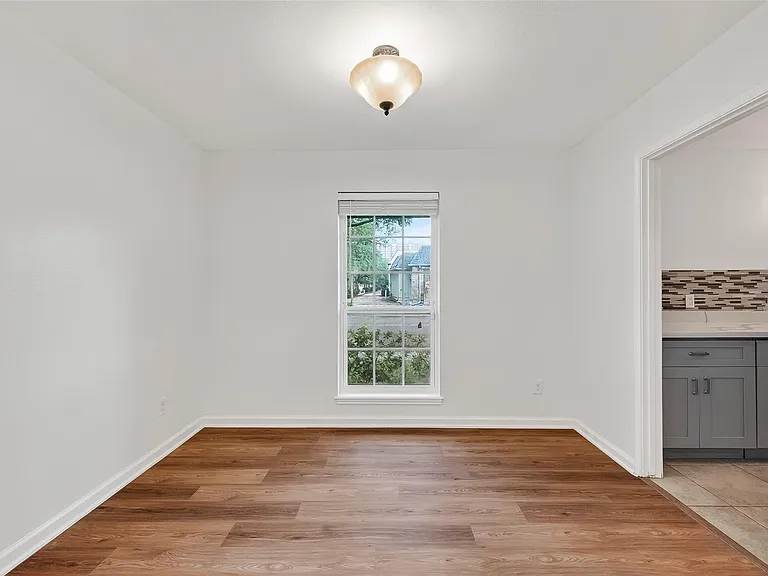 500 N Post Oak Ln — Photo 10
