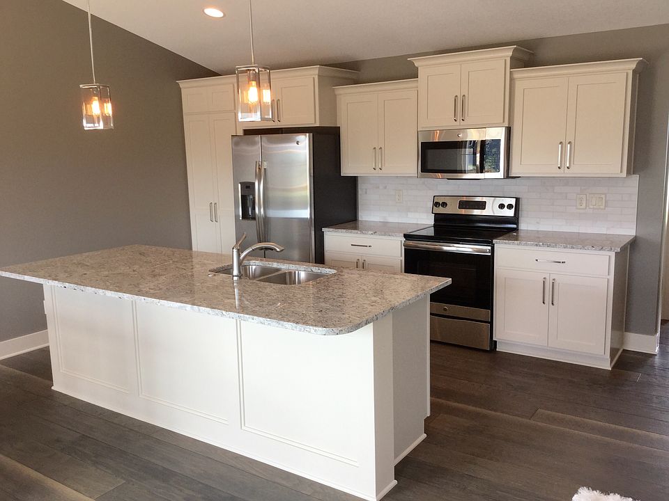 1st image of 1509 NW Pine View Cir