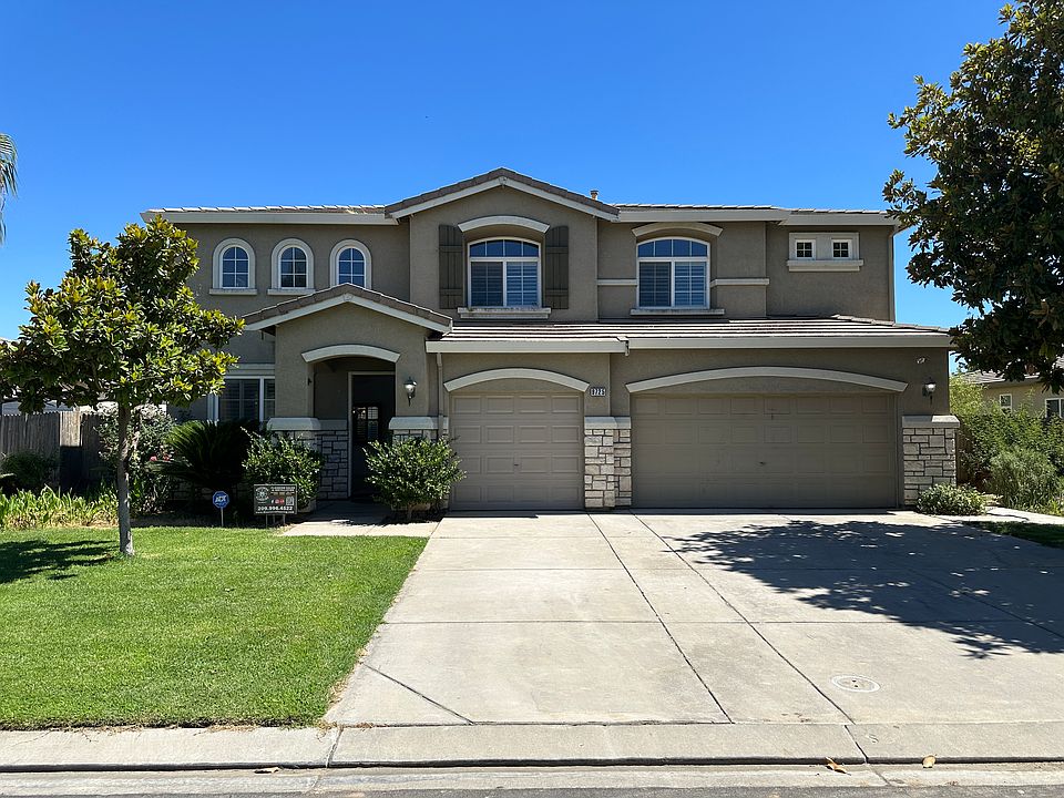 3,010 sqft, 4 bedrooms, 3 bathrooms, 3 family areas, 3 car garage.