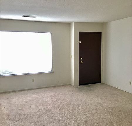 3rd image of 1140 N Olive Ave
