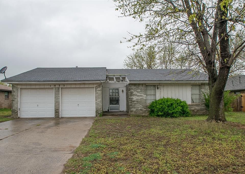 1st image of 1023 W Churchill Way