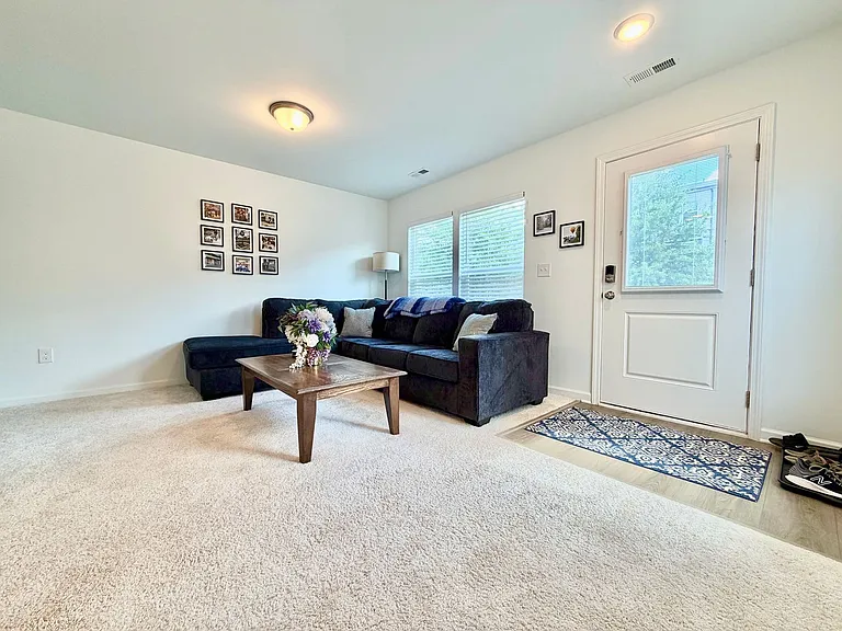 1947 Robin Hill Ln — Photo 5
