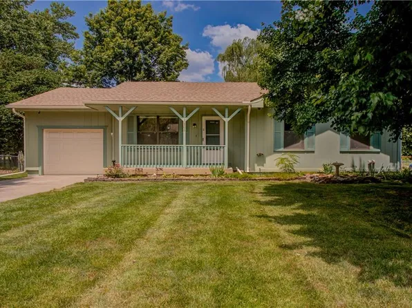 806 Bobwhite Dr, Peculiar, MO 64078