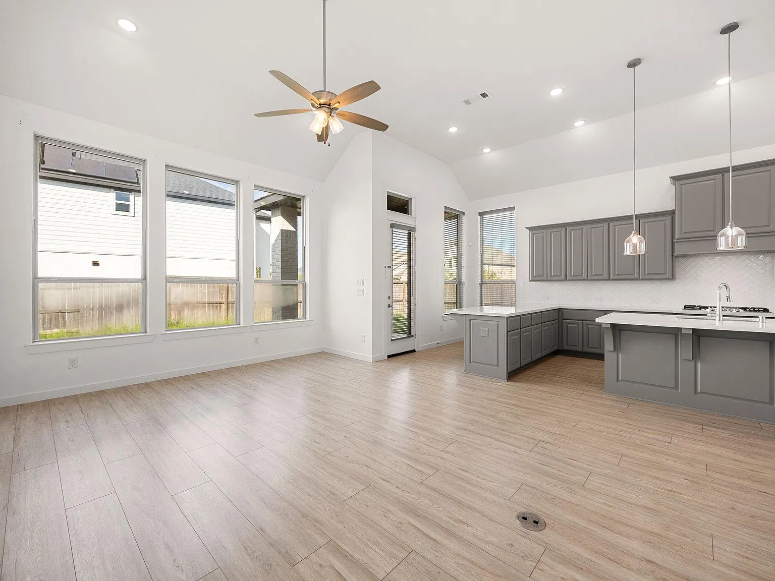 4 bed, 3.0 bath, 2248 sqft, $2,950 — Photo 4