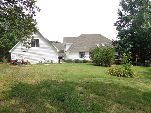 2nd image of 250 Hunter Dr