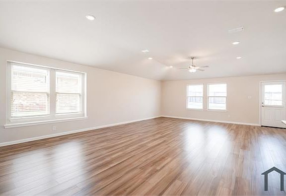 3rd image of 1937 Huisache St