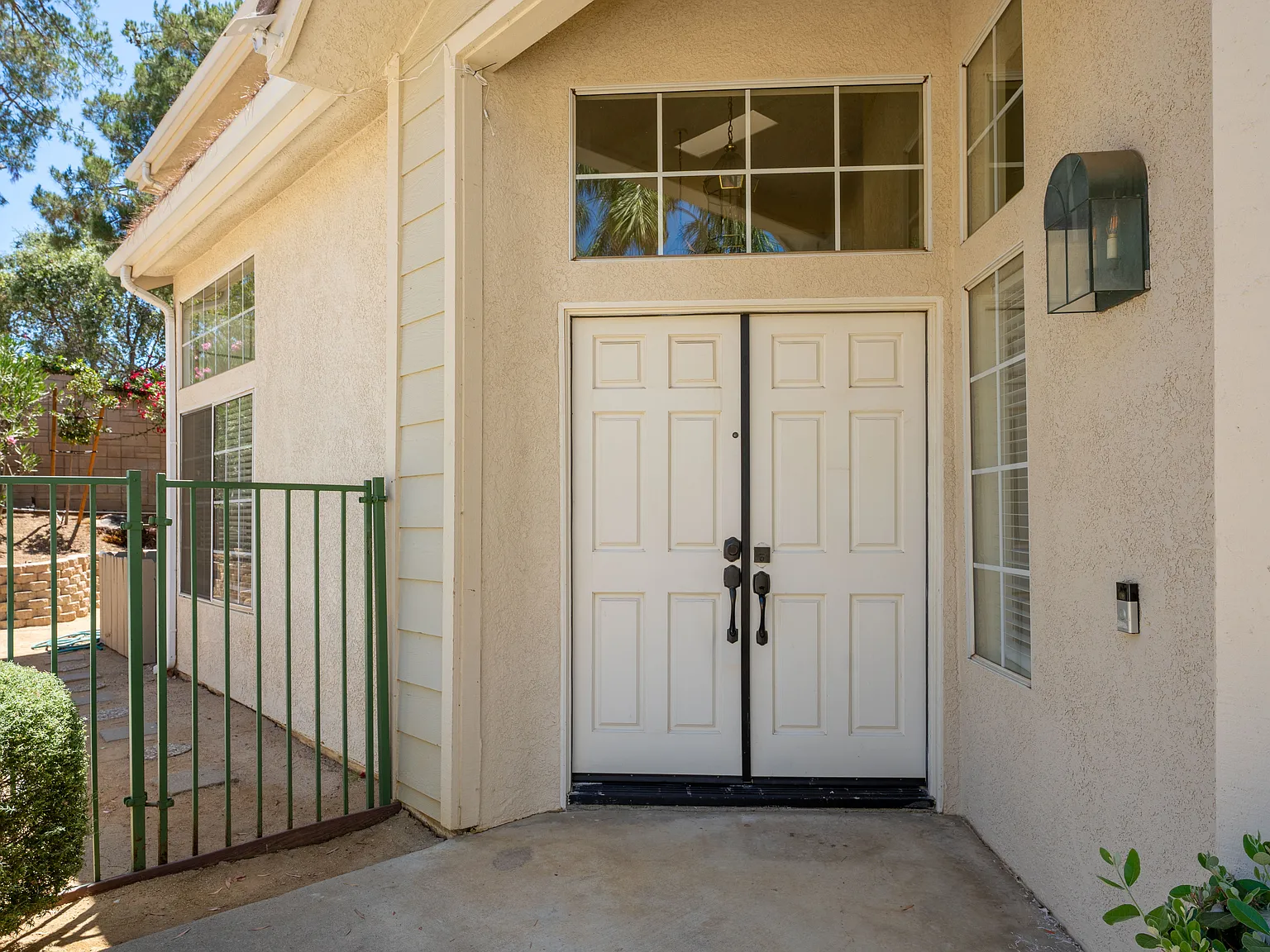 3 bed, 2.5 bath, 2095 sqft, $5,200 — Photo 3