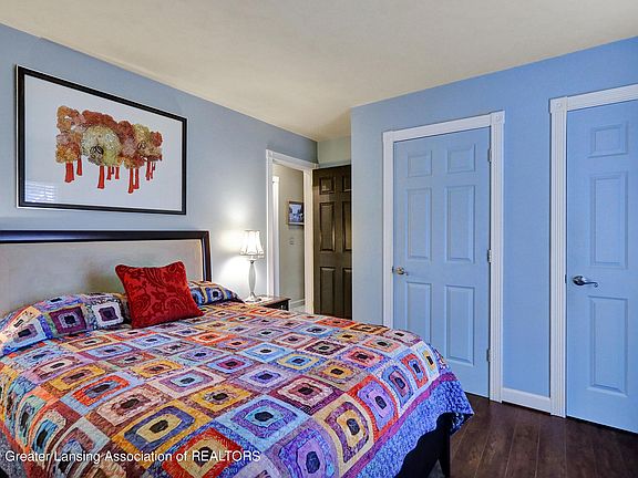5th image of 4820 Hillcrest Ave