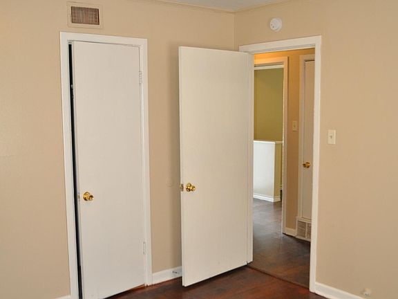 5th image of 108 Wilmington Ave