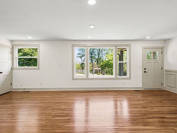 4th image of 317 Willard Dr