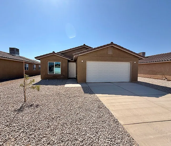 3 bed, 1064 sqft, $1,700 — Photo 2