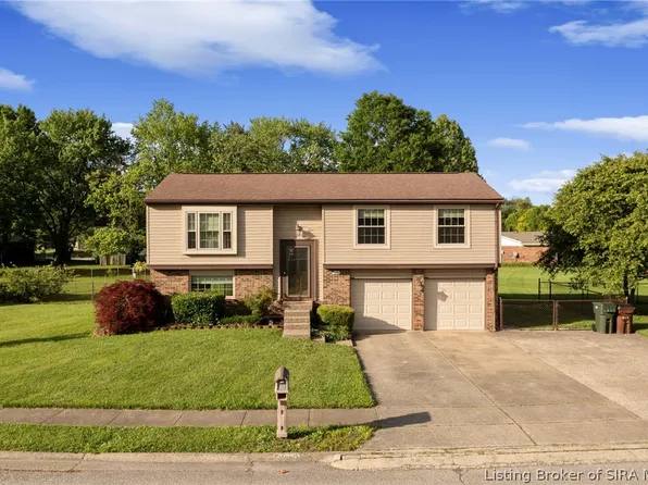 2400 Oak Leaf Lane, Clarksville, IN 47129