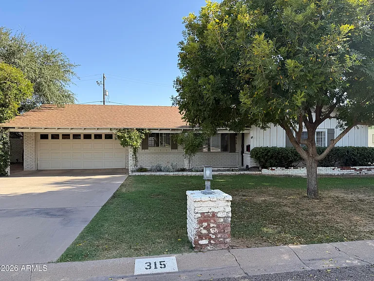 315 E Keim Dr — Photo 2