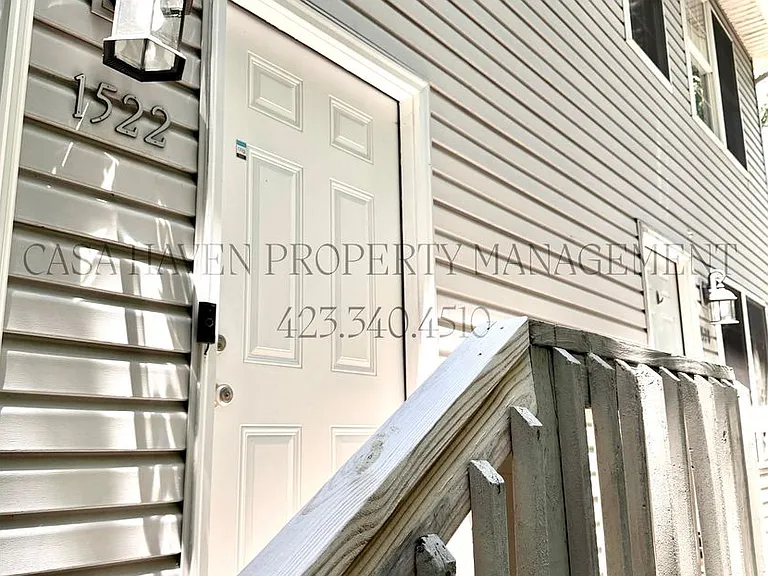 1522 Linden Ave — Photo 2