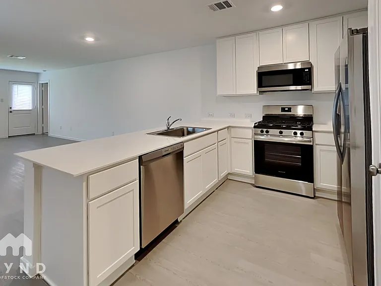 940 Capracotta Dr — Photo 4