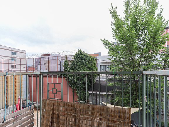 3rd image of 329 Kosciuszko St APT 3R