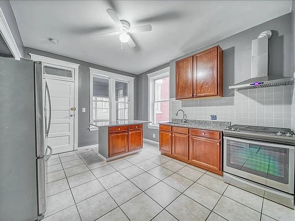 4th image of 2405 S Troy St #1