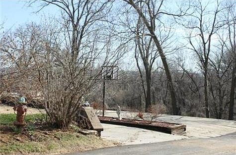 4th image of 4614 Ruby Ave