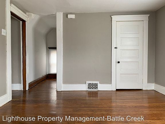 3rd image of 29 E Kingman Ave #2
