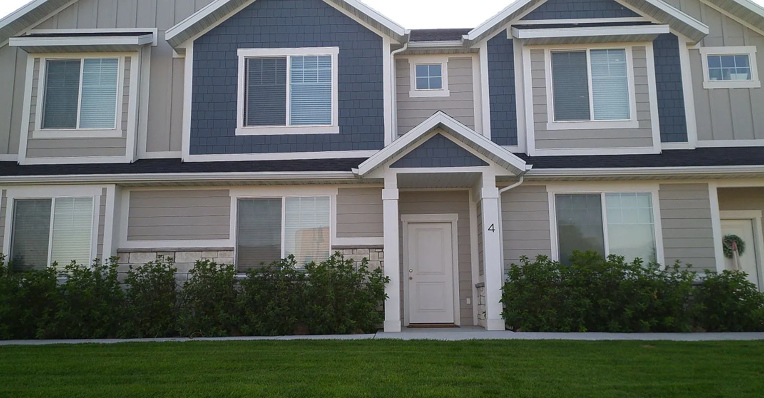3 bed, 2.5 bath, 1400 sqft, $1,550 — Photo 1