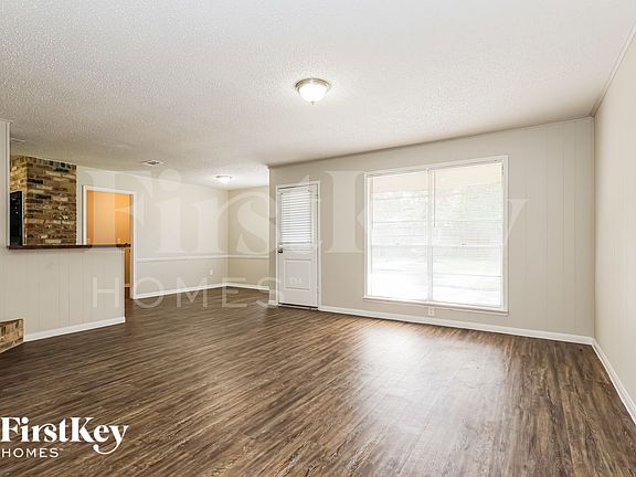 4th image of 26218 Maplewood Dr