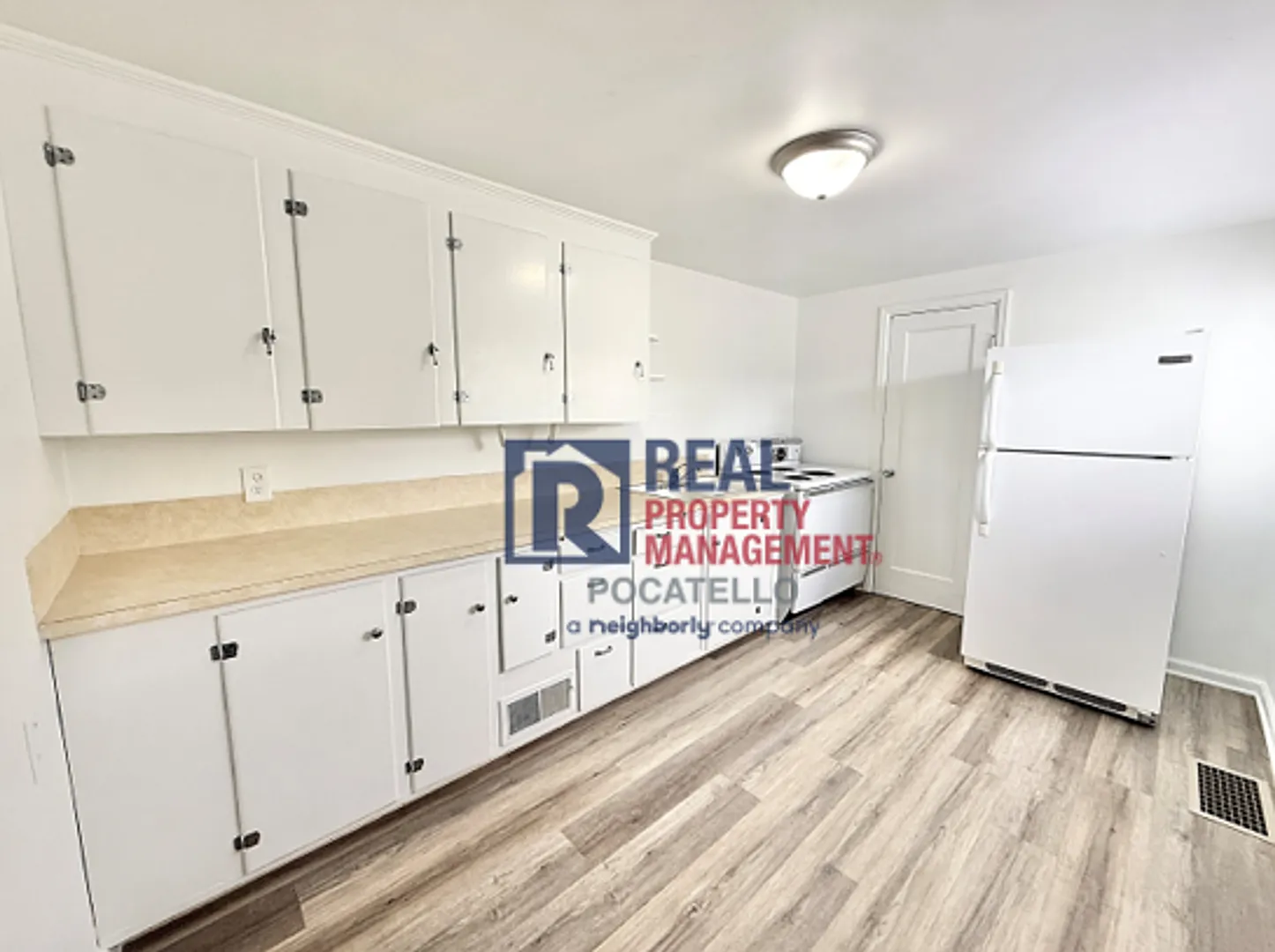410 W Maple — Photo 4