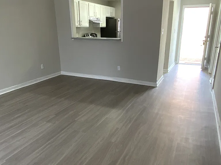 Greenbriar Apartments — Photo 8