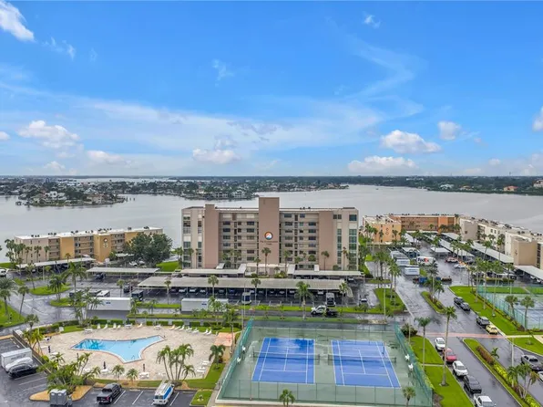 7700 Sun Island Dr S APT 402, South Pasadena, FL 33707