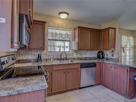 4th image of 340 Phelps Ave