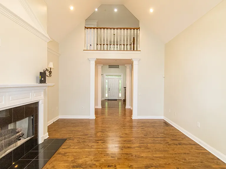 906 Monarch Cir — Photo 30
