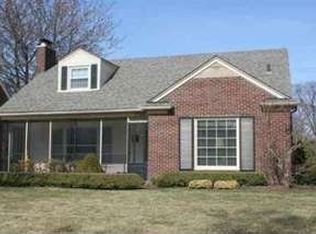 19986 E Emory Ct, Grosse Pointe Woods, MI 48236