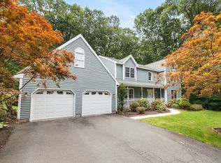 12 Village View Ln, Unionville, CT 06085