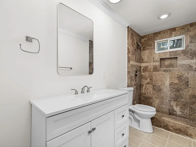 1392 Langholm Dr — Photo 13