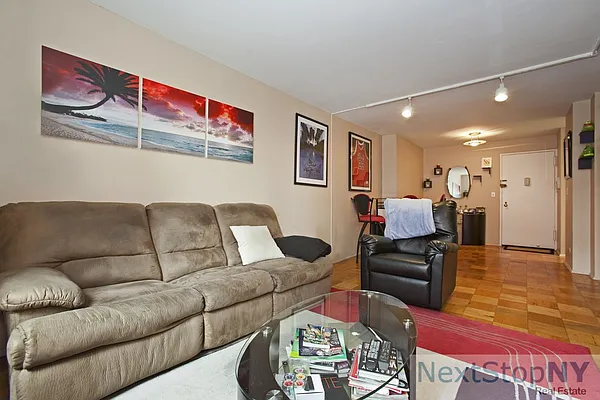 Rented by NextStopNY | media 2