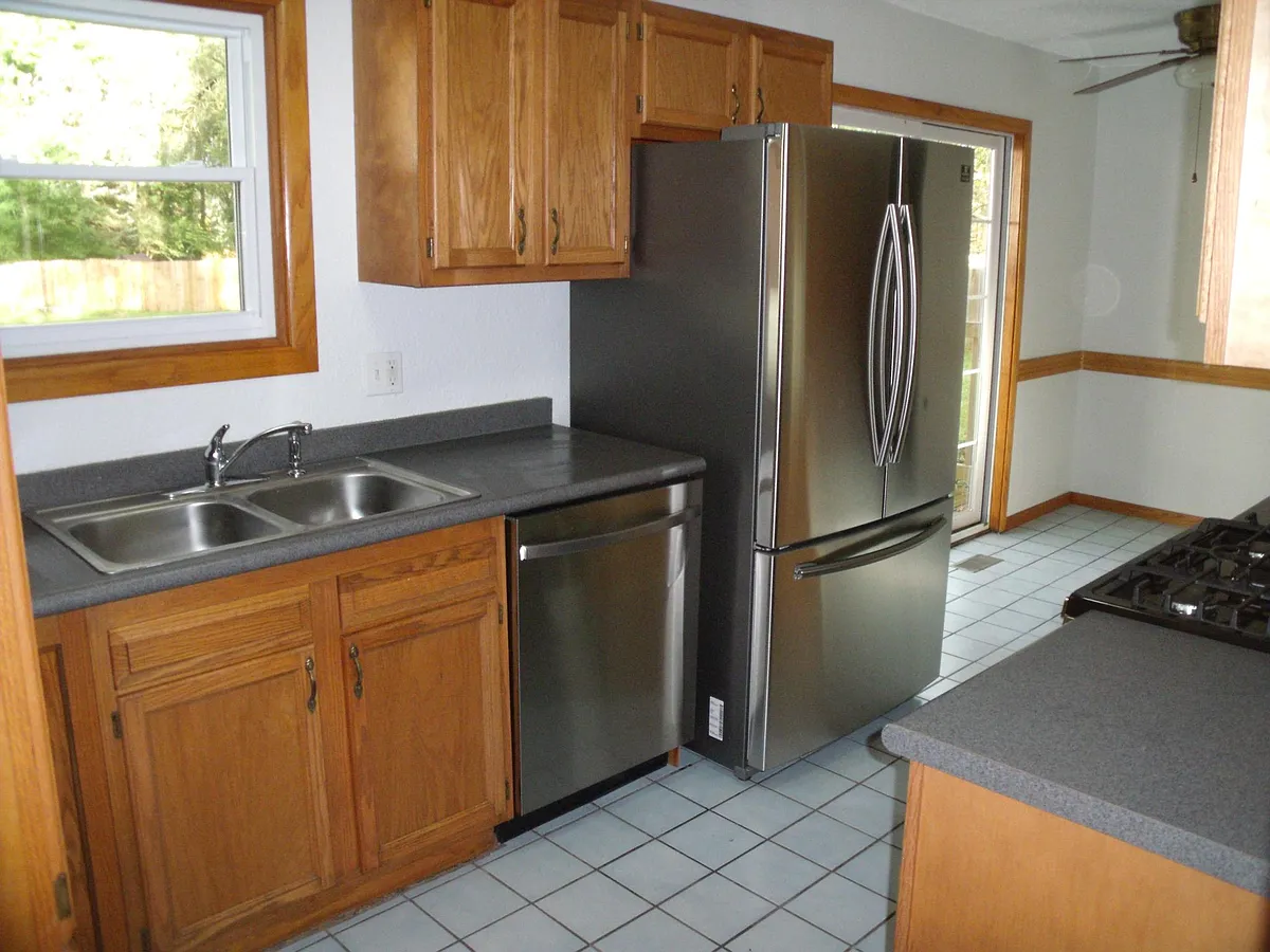 Photo 2 of 13 - 3923 Florinda Ave - Portage, MI Building Photo - 3923 Florinda Ave