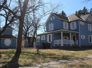 521 W 5th St, Halstead, KS 67056