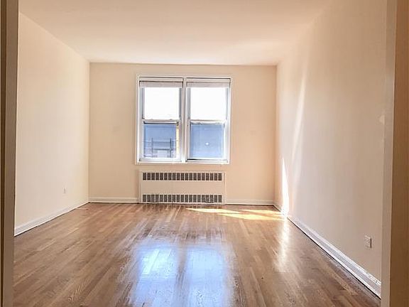 4th image of 3538 75th St APT 6E
