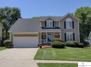 814 Valentine Ln, Papillion, NE 68046